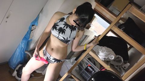 グラドル撮影会。別室で僕だけ特別に見せてくれた声おしころしオナニー09「すぐブシャーしてしまう女」