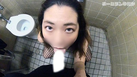 【全身網タイツ公衆便所ザーメン搾り取り痴女】普段は貞淑な人妻の本性！街中でまんこホジりでは飽き足らず多目的トイレで従順に精液処理【アラサー専業主婦・志保さん】