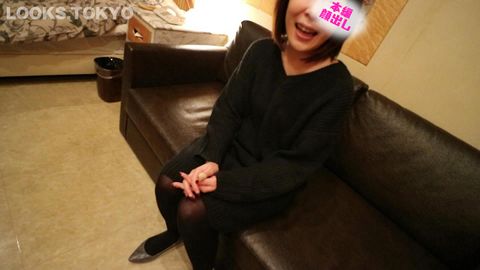 【地味系女教師がちんぽ**メスに豹変】勃起した肉棒を差し出すと満面の笑みで舐めしゃぶり精*びゅるびゅるするまで離さない超吸引フェラ【素人個人撮影・ミクちゃん（24歳）】