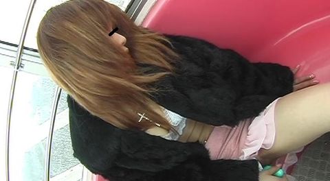 【大胆露出】＜Fカップ爆乳*＞コンビニで下着姿で買い物して店員に見られてヤバかったです！水族館では乳首見せながら観察！ラストはベンチでローターオナニーして声を殺してイってました！！