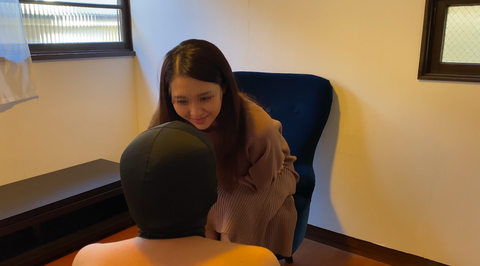 従順なペットを探している26歳石原さ○み似の○学校の家庭科の美人先生はペット志望のM男には時に厳しく甘い調教 24