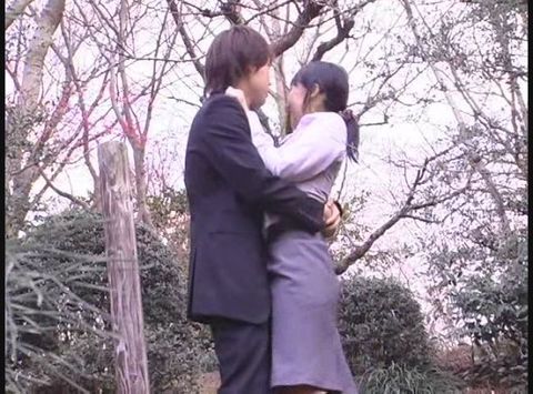 【青姦】リアル****！公園カップルの野外SEX！夢中で周りが見えないカップル達の羞恥