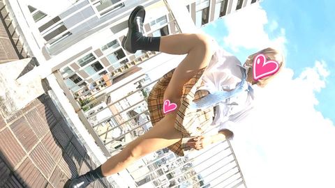 制服*に女性器露出交渉「夏休み前でお金が必要なギャル」