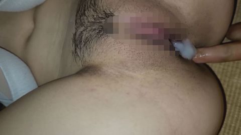 【個人】自宅で*さんを寝かしつけて、、、旦那以外の経験がないHカップ妻はム.スメを起こさぬよう声を抑える。