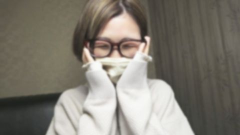 ※学校バレ→即削除※【無修正】清楚で真面目な小学校の美人先生。SEXの経験が少ないウブな体にデカマラ突っ込まれて人生初ハメ撮り。メガネ顔射でザーメンまみれ！