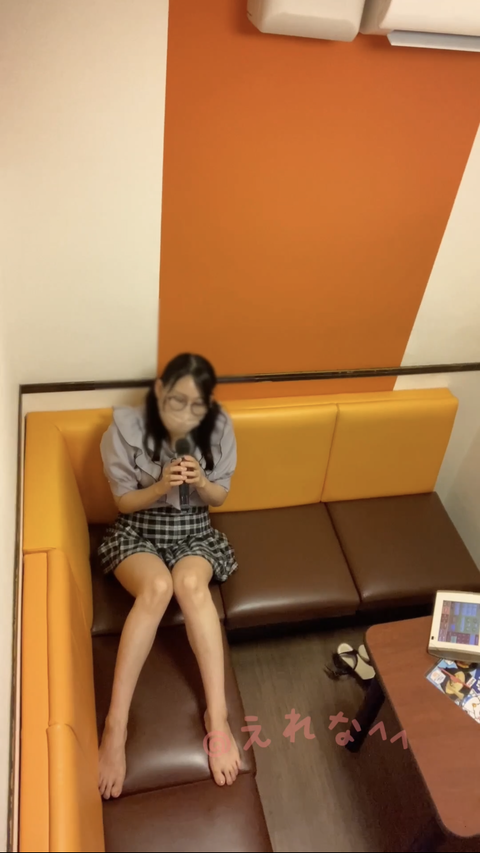 〈素人自撮り〉大学1**！オタク風アイドルがカラオケ歌った後に、我慢できなくてマイクでオナニーしてたら監視カメラに録画されてて**！詳しいことは商品説明読んでください、、