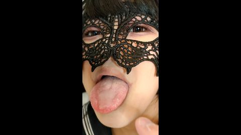 当たるかな♡ 18歳!!地下アイドルJDみずきちゃんのお口vsトロトロフェラオナホ 本物はどっち!?【当てたら1万円】※再販