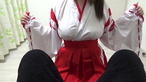 家で彼女と巫女さんごっこ♡