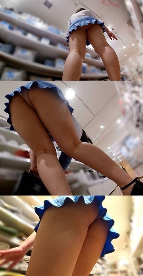 【ミニワンピの中の秘密】大股開きお*さんのエロアングル☆デカ尻支えるムチムチ太ももが圧巻!!!