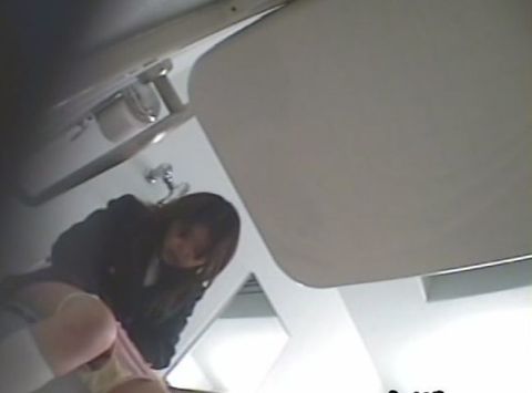 【激安まとめ買い推奨】女**近くのトイレに*****を仕掛けるとかなりの確率でオナニー*が撮れます　02