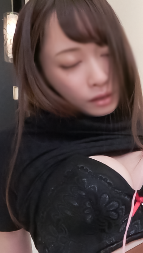 某SNSでバズった人気インフルエンサー。色気のある顔とスレンダーで綺麗な体を堪能しました。