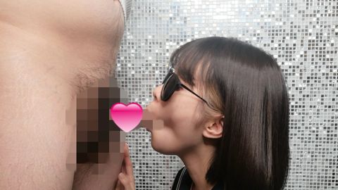 【即尺フェラ】童顔で清楚な**大生まいは、自らチンポを欲しがり喉奥まで全てを包み込む淫乱鬼口万*の持ち主だった~