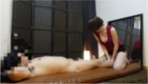 【独占配信】リアル峰不二*おっぱいの大きい綺麗なお*さんセラピストが電撃入店！こぼれ落ちそうなFカップボインに釘付け❤️お*さんセラピストの**手コキプレイに悶絶❤️