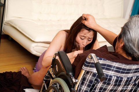 初老の小説家に飼われた編集者の妻 川上ゆう