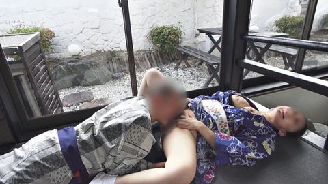 【無修正ｘ個人撮影】経営不振だった旅館が大盛況！有頂天になった女将が音信不通。女将を辱める為、従業員も通る中庭が見える部屋で恥ずかしい格好をさせて公開処刑！