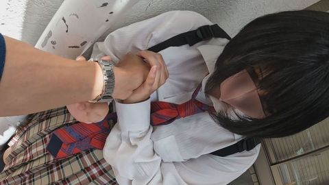 お友達との待ち合わせ中すみません「かなりガード固いが崩し胸もみ」