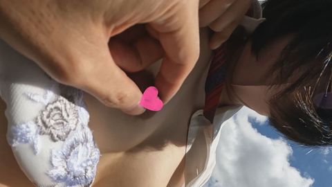 お友達との待ち合わせ中すみません「かなりガード固いが崩し胸もみ」