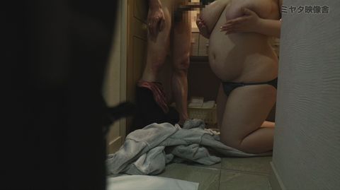 Kカップ爆乳ユリさん・撮影休憩中のコッソリフェラヌキシーン