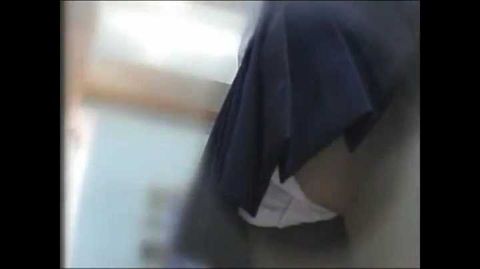 有名校周辺で撮り貯めた制服パンチラ