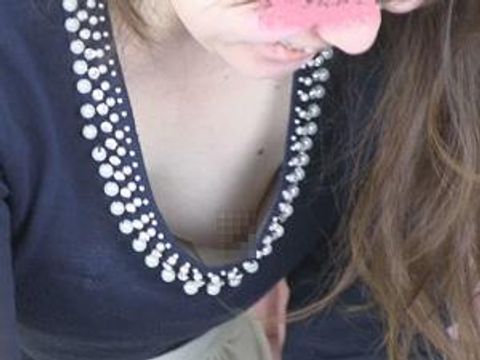 同僚の胸チラ　乳首　お仕事してるのにおっぱいぽろりｗｗ