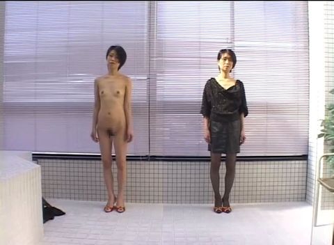 【ヌード】貧乳熟女は細身でスマート☆ぺったんこなおっぱいをお楽しみ下さい☆じっくり鑑賞用☆