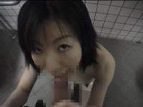 【露出】どこでも露出する女…いつでも乳首がビンビン☆そして我慢できない女はトイレでハメることに☆☆☆