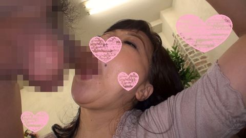 【個人撮影】ジュブジュブとスゴい勢いでチンポをフェラして口内射精させるオバサン！
