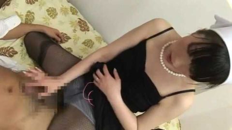 色白変態美形家政婦とセックスする