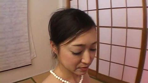清楚な美人奥様