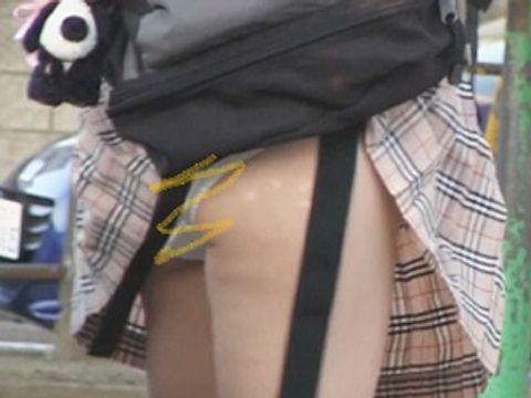強風注意！じぇー*のまくれちゃったスカート