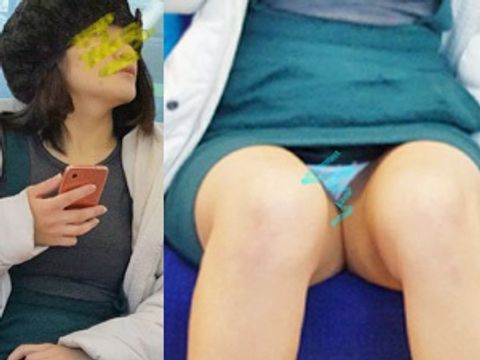 超カワイイ美大生の電車対面パンチラ　縦動画