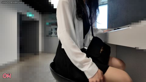 HA46前立腺バイブを挿入し、振動させながら混雑したビル内で人とすれ違うとバレそうになる！