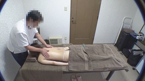 【無/ムフフ特典有】清楚系ちっぱい*にオマンコ重点マッサージを施すと。。。敏感乳首が勃起して潜在的なドスケベがクリトリス同様むき出しに！！ ※2大レビュー特典有