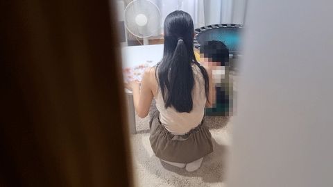 【個人】自称元グラビア巨乳妻、強引にリビングで挿入。****に見つかってしまい、、、