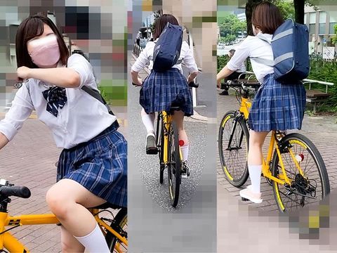 【ハプニング大賞】鞄に引っ掛かり、尻もパンツも丸見えに【自転車パンチラ】