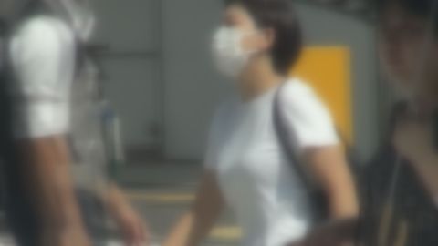 突然ですが、抜いてもらえませんか？「某ローカルアナウンサーの絶品フェラを車内で味わう！の巻」フェラする女　013