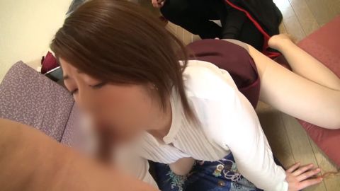 【素人】会社では課長を務める真面目な眼鏡OL。 電マで気持ちよくなりながら、口内射精するまで無我夢中でフェラチオ。