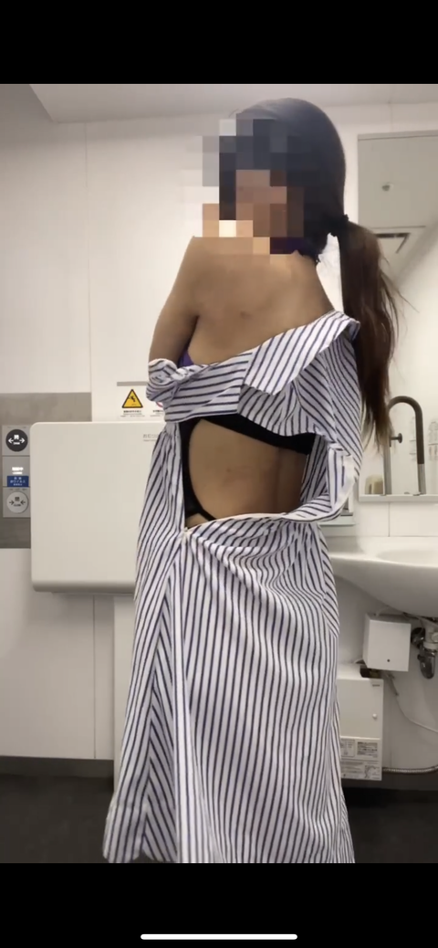 【人妻素人　寝取られ人妻　お買い物先のトイレでオナニー】エロ下着を着けてお買い物へ　トイレで潮吹きオナニー　オナニー　トイレ　潮吹き　電マ　NTR