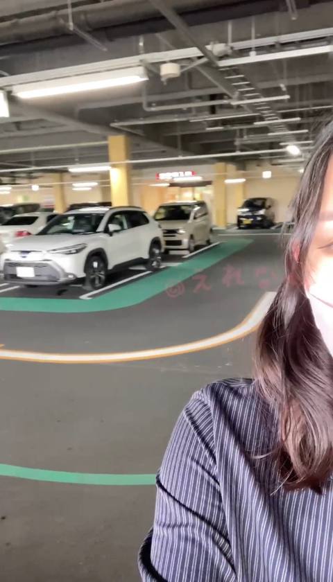 〈素人自撮り〉大学1**！スーパーの駐車場でディルドオナニーしていたら急におじさんが来てびっくり！！貰ったタトゥーシール貼ったけどうまく貼れなくてズレちゃってます、、