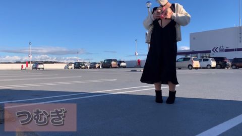 [個人撮影]ショッピングモールで露出チャレンジ！駐車場/ス〇バ/ゲームセンターetc...