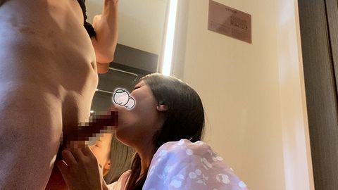 【即尺セット】玄関を開けたらすぐに臭いちんこを仁王立ちフェラ！我慢できなくて大量口内射精でフィニッシュ...