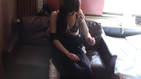 オリジナル個人撮影♥ワインソムリエ　綾*さん（28歳）♥スレンダー美脚♥女優”野村〇美”似で美声❤︎潮吹き❤︎ハメ動画【オマケ付】
