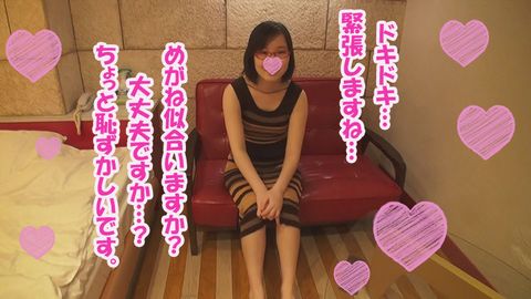 【半額】【見た目無垢。実はむっつりスケベ】つむぎ(21)【眼鏡っこ激イキ編】小さなお口＆マンコでチンポを咥えこんでイキまくる！口内発射と中出しでたっぷりザーメン注入！【ハメ撮り】【おまけ