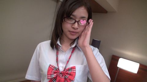 メガネ美少●れいちゃんのパンスト破いて挿入！ふくらはぎに大量ザーメン****！【高画質版ダウンロードあり】