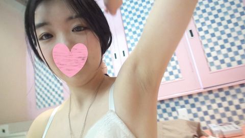 【無修正】【友達とSEX】ジムで出会った小**系の**看護師。仕事と筋トレには熱心だがアソコの経験はまだまだ未熟なお*さマンコ。未処理剛毛の極小マンコが初めて大人チンポに調教される！