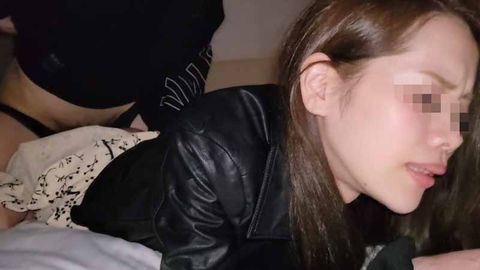 【個人】ガールズバー美人オーナー、休日の取立てに抵抗するも無理やり屋外で陰部を露出させ、美脚スレンダーな肢体に大量中出し