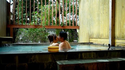 激熱２時間３SEX！！　仲良し度がカップルを超えてもはや夫婦の域。美人彼女との貸切温泉宿でセックス三昧。