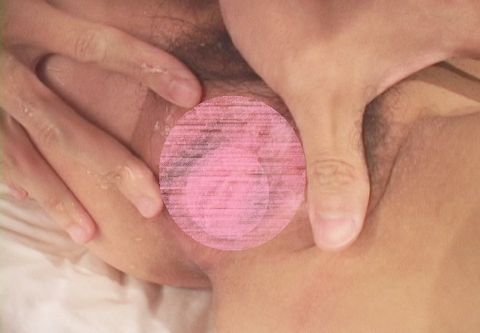 【ゲッター・未修正】人生初生挿入!!証拠は射精後のリアクションでわかる!!柔乳Eカップ ムチムチ*に生挿入３P２連発!!特濃ザーメンを腹上大量発射!! 未公開含むオリジナル版!!