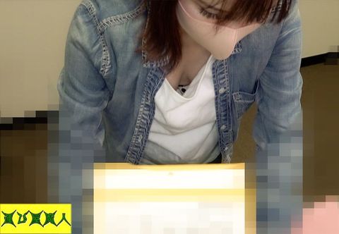 【胸チラ****】某営業所にて/貧乳2人/妊婦の乳首Vol.22-24