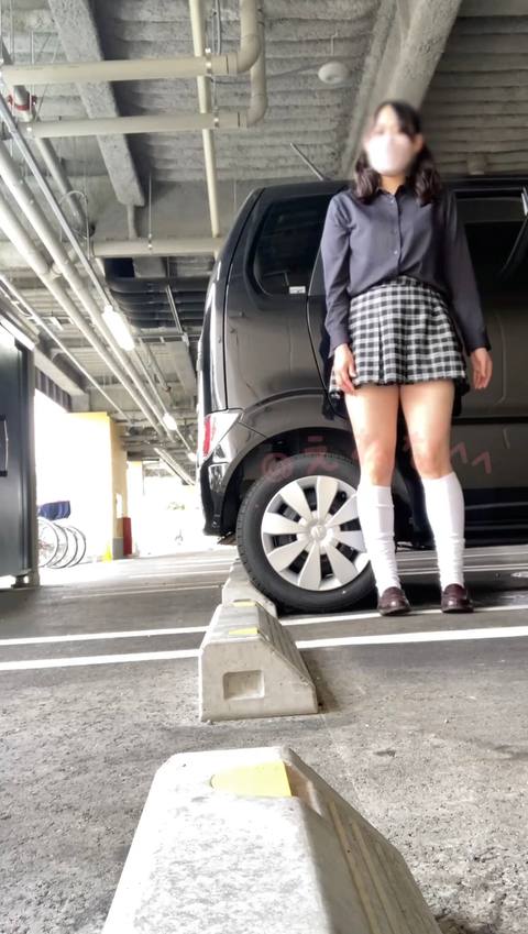 〈素人自撮り〉大学1**！スーパーの駐車場でディルドオナニーしていたら急におじさんが来てびっくり！！貰ったタトゥーシール貼ったけどうまく貼れなくてズレちゃってます、、